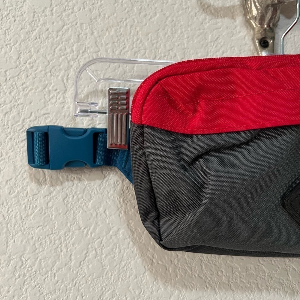 NWOT Red/Teal/Gray Jansport Fannypack - Picture 3 of 8